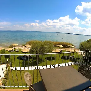 https://villa-canneto.it-lombardy.com